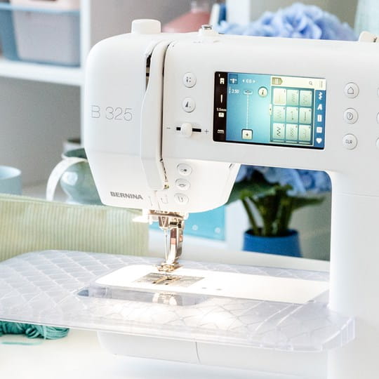 BERNINA 325 - Gen 2 BERNINA 325 - Gen 2 02 KF Small LED B325 1