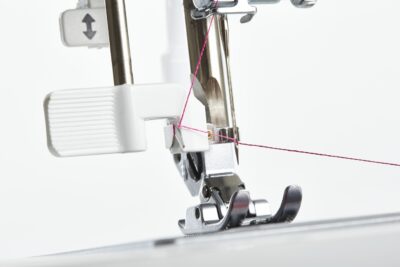 smarter by PFAFF 160s 160s machine needle threader 1